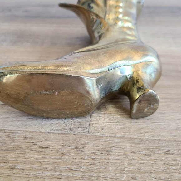 Solid brass boot shape vase figurine. - Picture 4 of 5